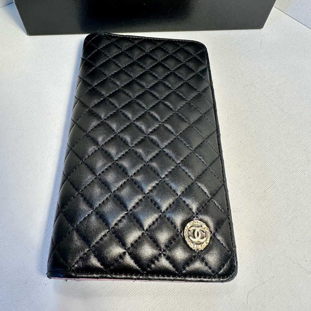 Chanel Bow Yen bi-fold wallet